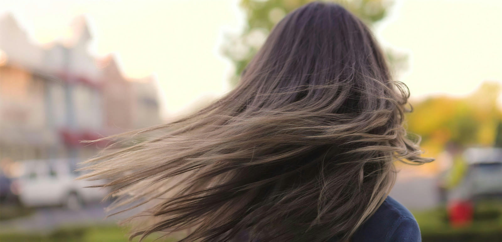 Gesundes, glänzendes Haar im Sonnenlicht
