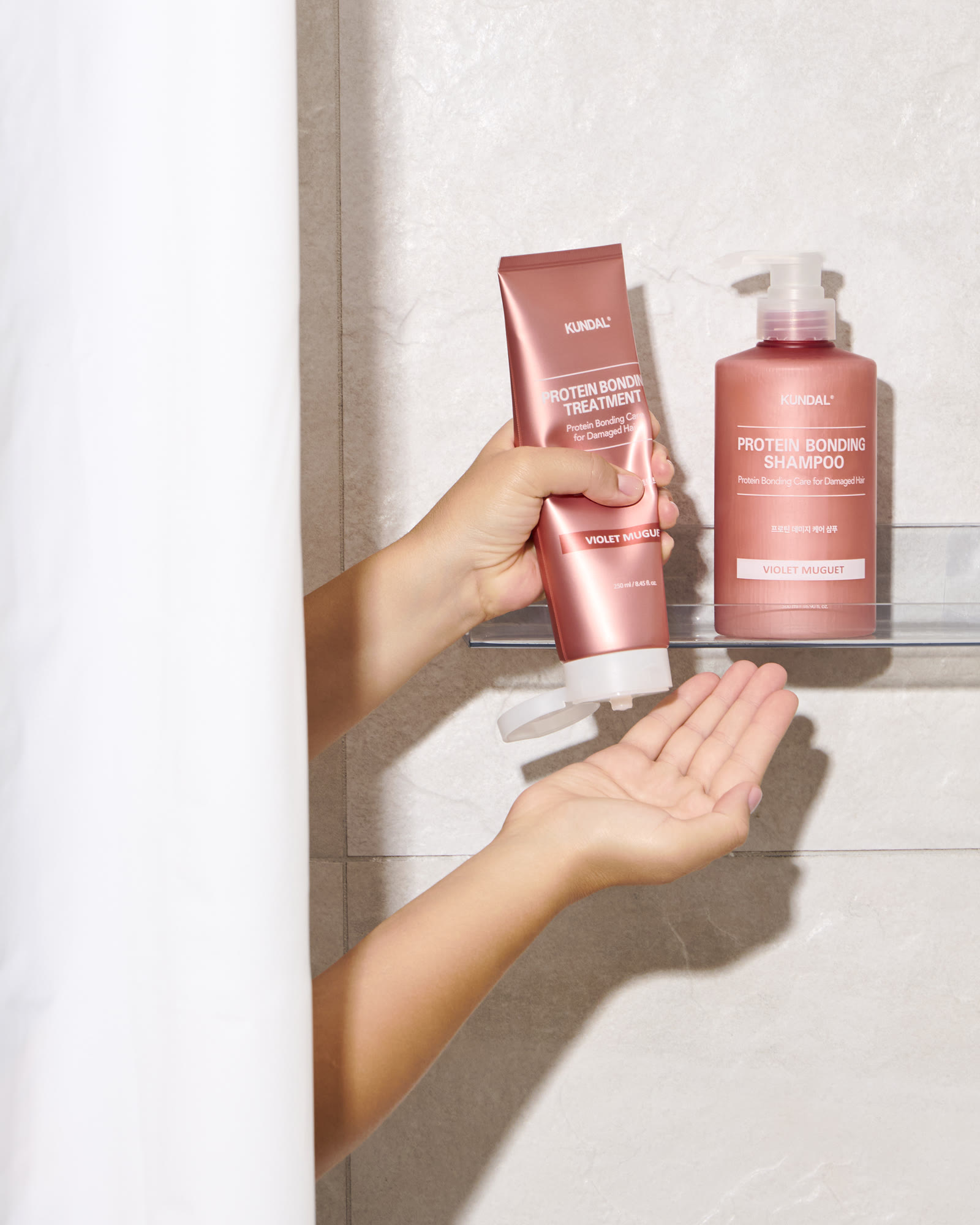 Protein Bonding Shampoo und Treatment unter der Dusche